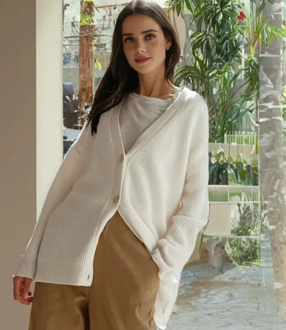 Damernas cashmere väst med V-ringning – Sylvie