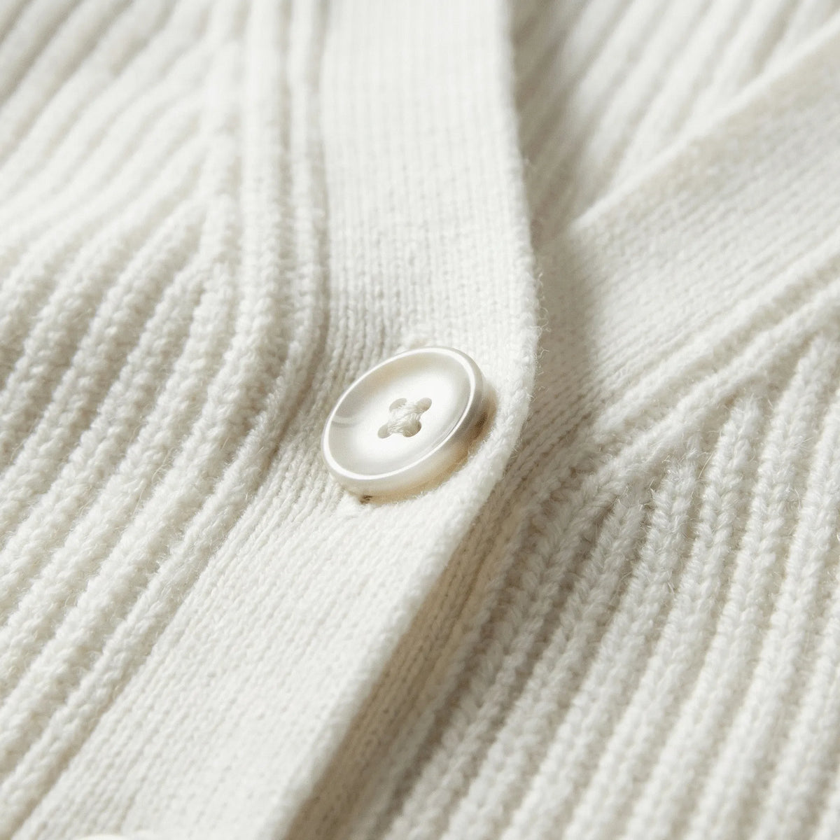Löst skuren cardigan med knappslå - Jamila