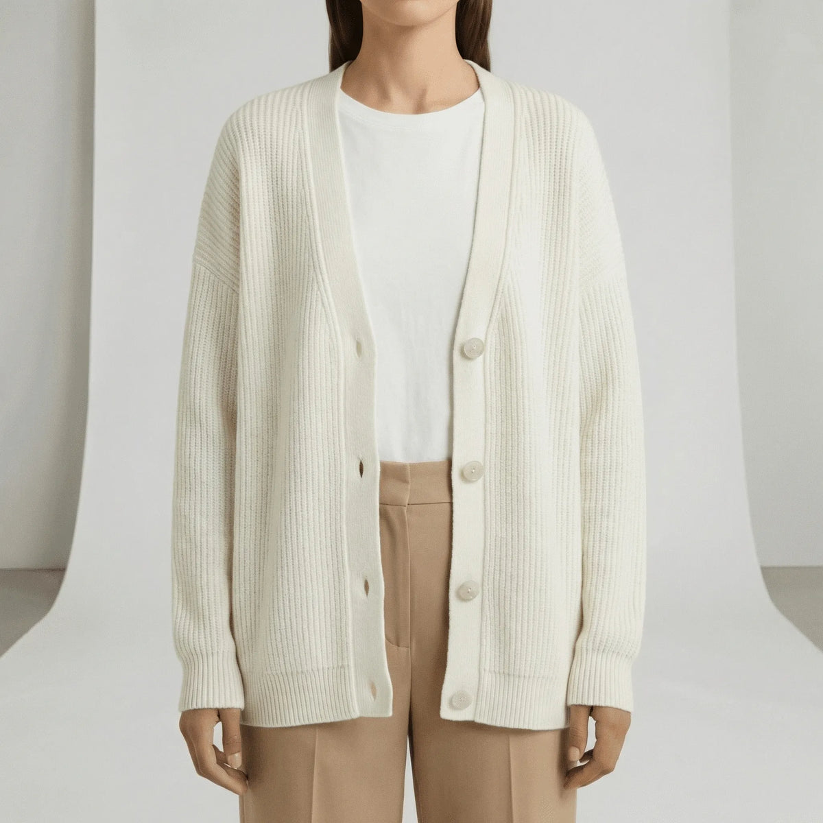 Löst skuren cardigan med knappslå - Jamila