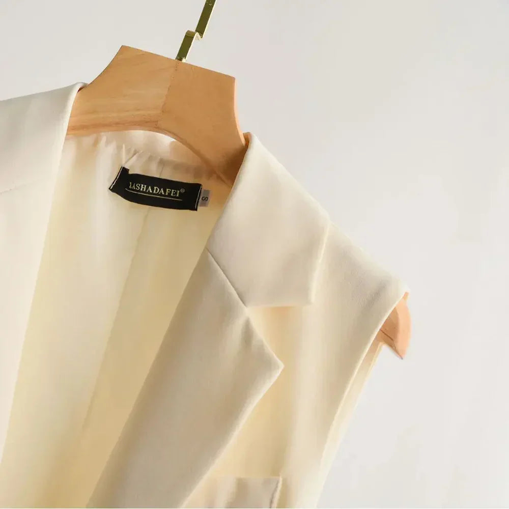 Höstens trendiga ärmlösa blazer - Celeste
